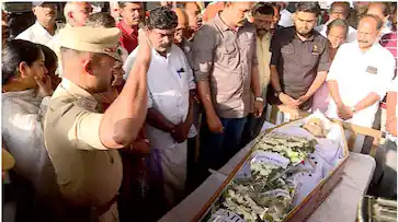  പെറ്റമ്മയെ ഉപേക്ഷിച്ച മക്കൾക്കെതിരെ കടുത്ത നടപടി; മകനെ കേരള ബാങ്കിൽ നിന്നും സസ്‌പെൻഡ് ചെയ്തു
