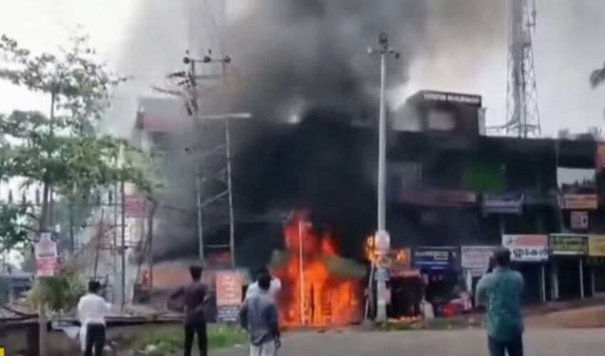  ഷോപ്പിങ് കോംപ്ലക്‌സില്‍ വന്‍ തീപിടുത്തം, ആളപായമില്ല
