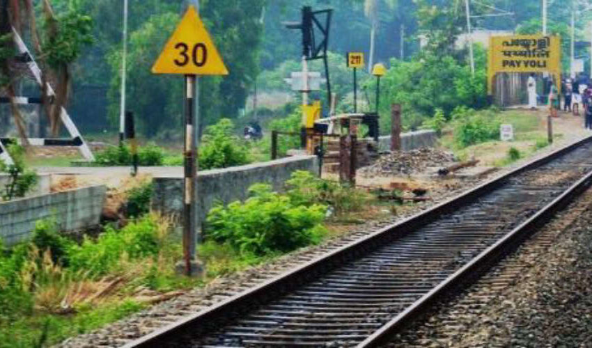  കോഴിക്കോട് മലബാര്‍ എക്‌സ്പ്രസ് തട്ടി ഒരാള്‍ മരിച്ചു