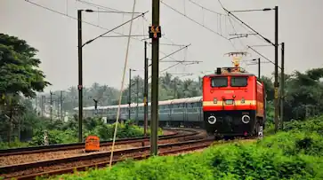  എറണാകുളത്ത് രണ്ടിടങ്ങളിലായി റെയിൽവേ പാളത്തിൽ മൃതദേഹങ്ങൾ