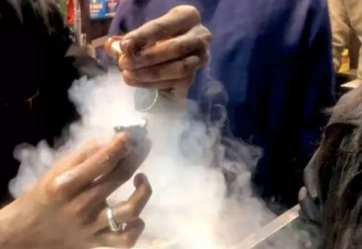  സ്മോക്കി പാൻ’ കഴിച്ചു: 12 വയസ്സുകാരിയുടെ വയറ്റിൽ ദ്വാരം രൂപപ്പെട്ടു