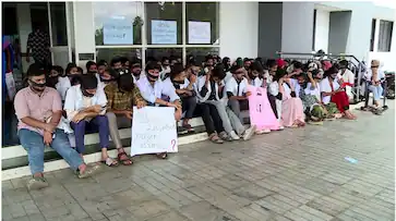  ഇടുക്കി മെഡിക്കൽ കോളജ് വിദ്യാർഥികളുടെ സമരം ആറാം ദിവസത്തിൽ