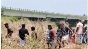  മാഹിയിൽ രണ്ട് പെൺകുട്ടികൾ പുഴയിലേക്ക് ചാടി