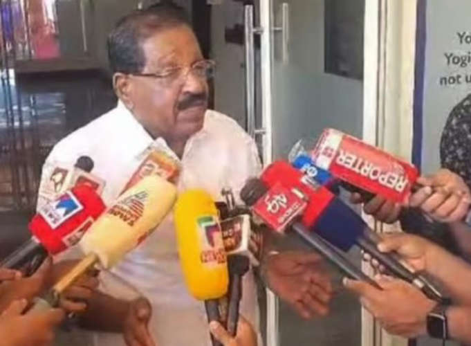  കാസർകോട് വോട്ടെണ്ണൽ കേന്ദ്രത്തിൽ മതിയായ സൗകര്യമില്ലെന്ന പരാതിയുമായി സ്ഥാനാർത്ഥികൾ