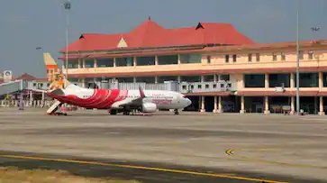  എയർ ഇന്ത്യ എക്സ്പ്രസ് കണ്ണൂരിലിറക്കാനായില്ല, നെടുമ്പാശേരിയിൽ ലാന്റിം​ഗ്, യാത്രക്കാർ ഇറങ്ങിയില്ല