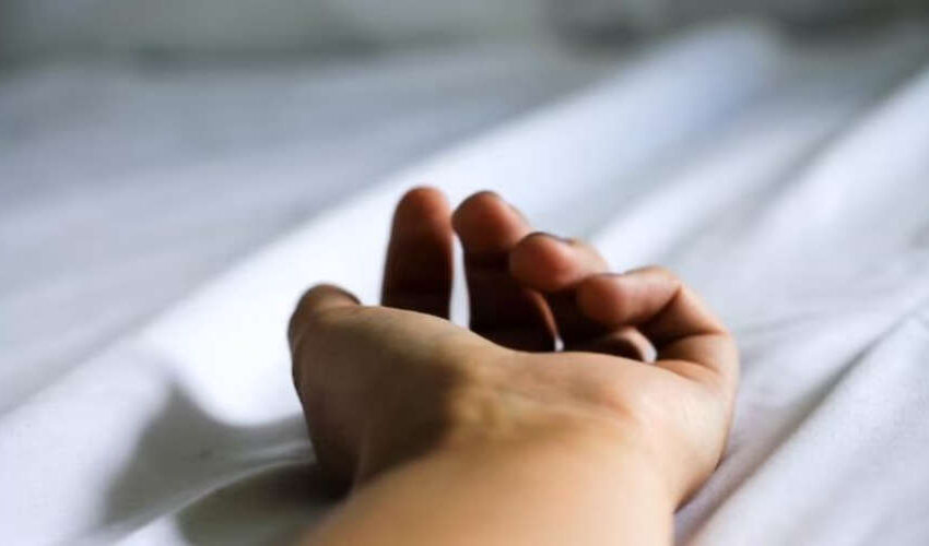  കളിക്കുന്നതിനിടെ ഷാള്‍ കഴുത്തില്‍ കുരുങ്ങി പത്തു വയസ്സുകാരി മരിച്ചു 