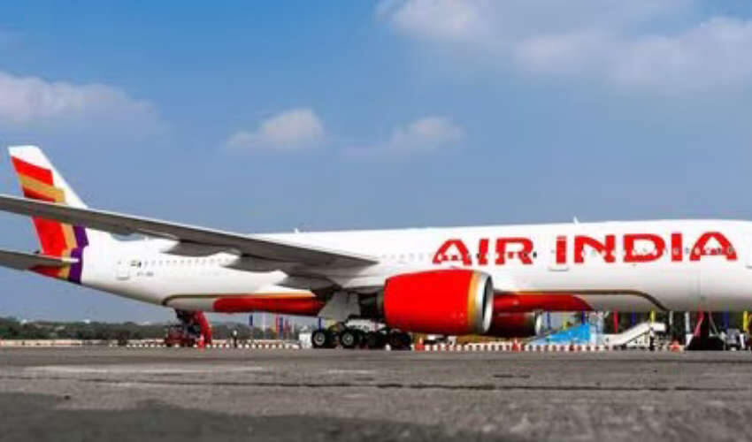  പരിശീലകനില്ലാതെ ട്രെയ്‌നി വിമാനം പറത്തി; എയർ ഇന്ത്യക്ക് 99 ലക്ഷം പിഴ