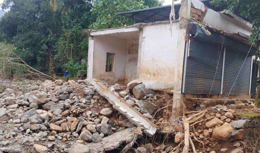  കോഴിക്കോട് വിലങ്ങാട് ഉരുള്‍പൊട്ടല്‍; ദുരിതബാധിതര്‍ക്ക് സര്‍ക്കാര്‍ ധനഹായം