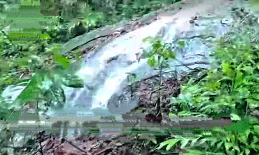  ഉ​രു​ൾ​പൊ​ട്ട​ൽ, മ​ണ്ണി​ടി​ച്ചി​ൽ ഭീ​ഷ​ണി​