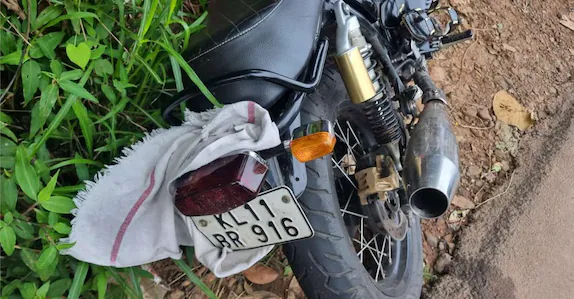  ബൈക്കും കാറും കൂട്ടിയിടിച്ച് യുവതിക്ക് ദാരുണാന്ത്യം; ഭർത്താവിന് ഗുരുതര പരുക്ക്