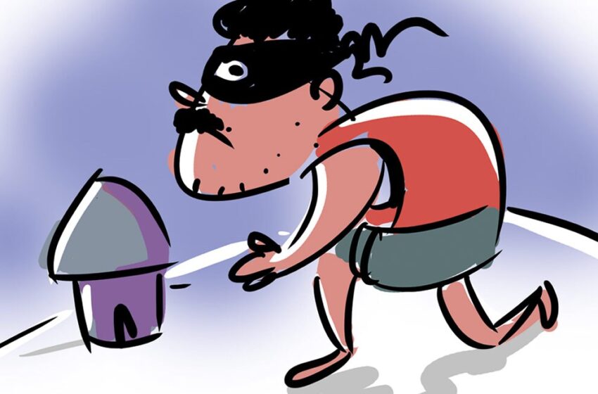  പന്തീരാങ്കാവ് ആളില്ലാത്ത വീട്ടിൽ മോഷണം; 4 പവനും 25,000 രൂപയും നഷ്ടമായി