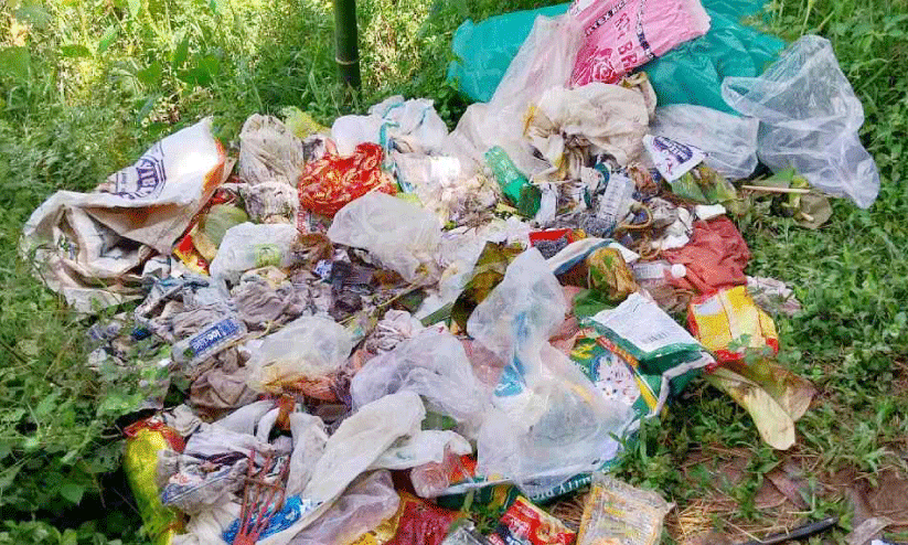  മാ​ലി​ന്യം ത​ള്ളി​യ ആളെ നാ​ട്ടു​കാ​ർ ഇ​ട​പെ​ട്ടു പി​ടി​കൂ​ടി