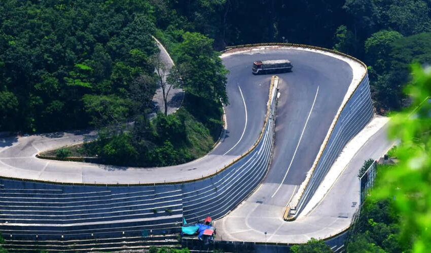  താമരശ്ശേരി ചുരത്തില്‍ ഭാരം കയറ്റിയ വാഹനങ്ങള്‍ക്ക് ഒക്ടോബര്‍ 7 മുതല്‍ 11 വരെ നിയന്ത്രണം