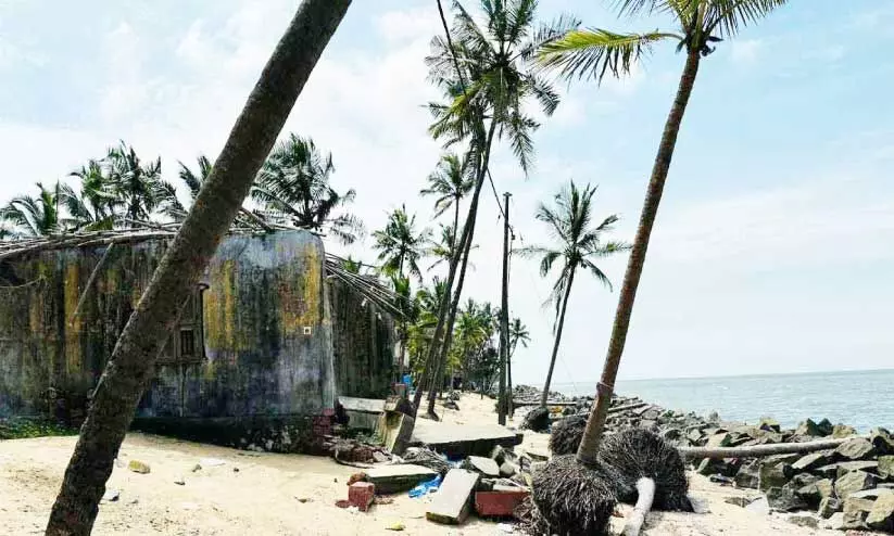  കൊയിലാണ്ടി വളപ്പിലെ കടല്‍ഭിത്തി പുനർനിർമിക്കാൻ നടപടിയില്ല