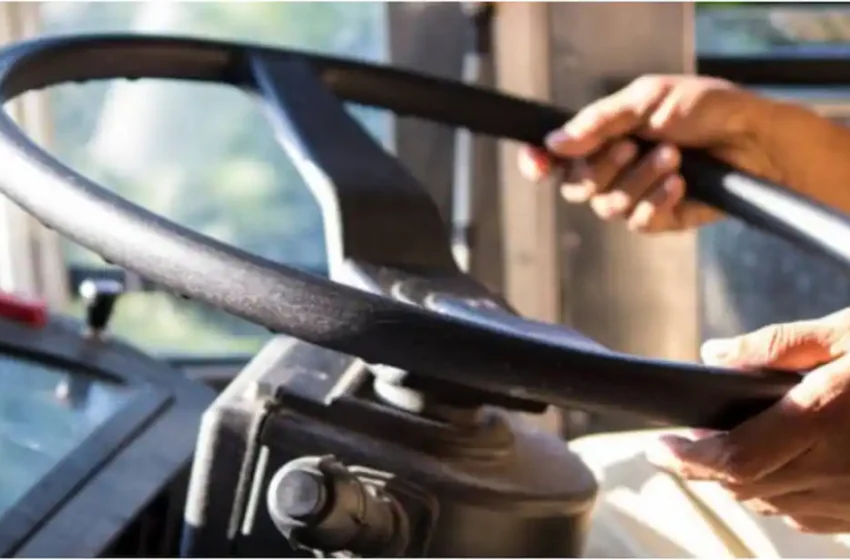  സ്റ്റോപ്പിൽ ഇറക്കിയില്ലെന്ന് വയോധികന്‍റെ പരാതി, സ്വകാര്യ ബസ് ഡ്രൈവറുടെ ലൈസൻസ് 3 മാസത്തേക്ക് സസ്പെൻഡ് ചെയ്തു.