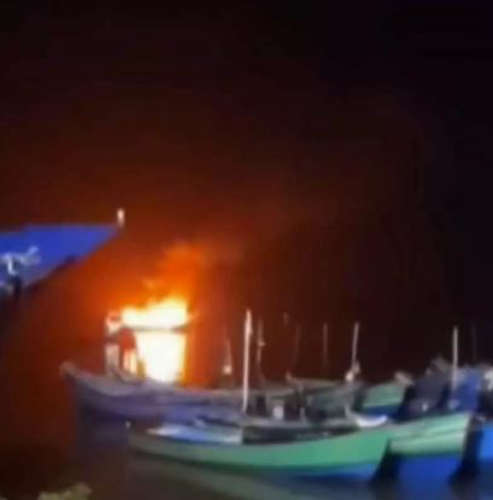  ബേപ്പൂര്‍ ഹാര്‍ബറില്‍ മത്സ്യബന്ധന ബോട്ടിന് തീപിടിച്ചു; രണ്ടു പേര്‍ക്ക് പൊള്ളല്‍