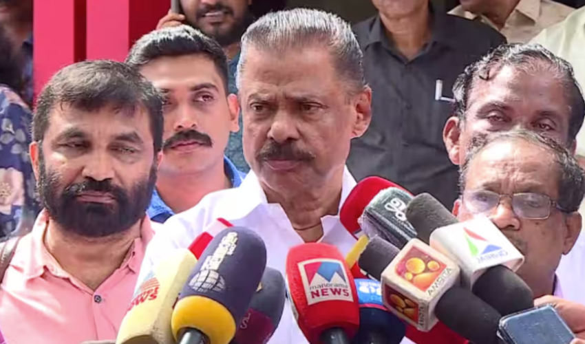  വിഭാഗീയത രൂക്ഷം; കരുനാഗപ്പള്ളിയില്‍ സി.പി.എം ഏരിയാ കമ്മിറ്റി പിരിച്ചുവിട്ടെന്ന് എം.വി ഗോവിന്ദന്‍