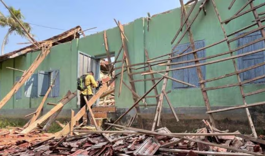  തൃപ്പൂണിത്തുറയില്‍ അങ്കണവാടിയുടെ മേല്‍ക്കൂര തകര്‍ന്നുവീണു; അപകടം കുട്ടികള്‍ എത്തുന്നതിന് തൊട്ടുമുന്‍പ്