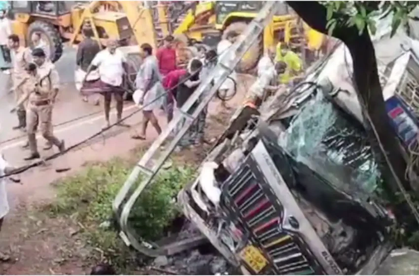 പാലക്കാട് വിദ്യാർത്ഥികൾക്കിടയിലേക്ക് ലോറിപാഞ്ഞുകയറി ​4 കുട്ടികൾക്ക് ദാരുണാന്ത്യം