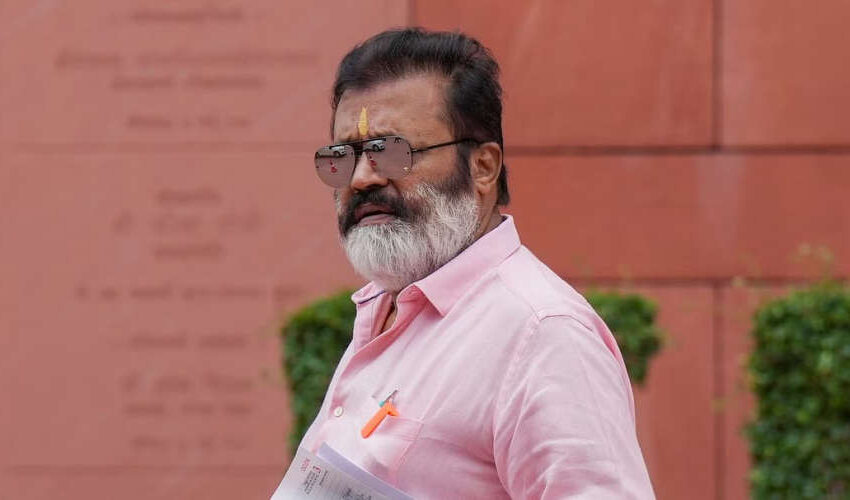  സുരേഷ് ഗോപി ഹാജരായില്ല; മാധ്യമ പ്രവര്‍ത്തകയോട് അപമര്യാദയായി പെരുമാറിയെന്ന കേസ് പരിഗണിക്കുന്നത് മാറ്റി