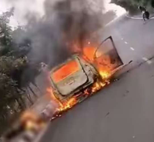  ഓടിക്കൊണ്ടിരിക്കെ കാറിനു തീപിടുച്ചു യുവാവും യുവതിയും വെന്തുമരിച്ചു