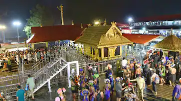  ശബരിമല മകരവിളക്ക് ഇന്ന്, പൊന്നമ്പലമേട്ടിൽ മകര ജ്യോതി ദൃശ്യമാവും