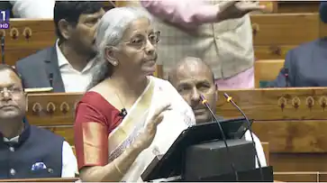  മധ്യവർഗത്തിന് ബംപറടിച്ചു! ആദായ നികുതിയിൽ വമ്പൻ ഇളവ്, 12 ലക്ഷം വരെ വാർഷിക വരുമാനമുള്ളവർക്ക് ആദായ നികുതിയില്ല