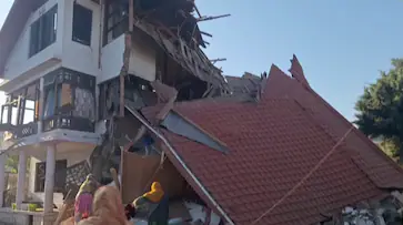  പഹൽഗാം ആക്രമണം; പ്രാദേശിക പാർട്ടികൾ കേന്ദ്രത്തെ എതിർപ്പറിയിച്ചു, ഭീകരരുടെ വീടുകൾ തകർക്കുന്നത് നിർത്തിവെച്ചു