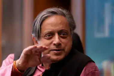  ‘എല്ലാം രാജ്യത്തിനായി, ചിലർ ബിജെപിയിലേക്കുള്ള ചാട്ടമായി വ്യാഖ്യാനിക്കുന്നു’; മോദി സ്തുതിയിൽ വിശദീകരണവുമായി ശശി തരൂർ