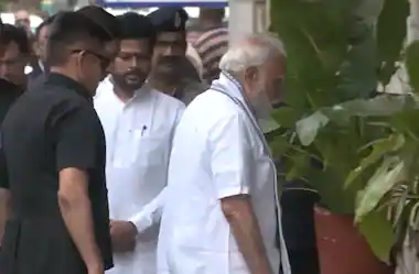  പ്രധാനമന്ത്രി അഹമ്മദാബാദിൽ, ആശുപത്രിയിലെത്തി പരിക്കേറ്റവരെ കണ്ടു