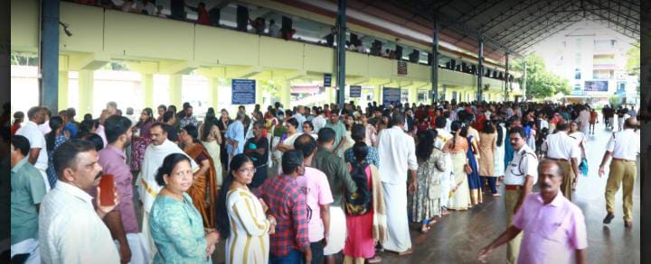  പണിമുടക്ക് ദിനത്തിൽ ഗുരുവായൂർ ക്ഷേത്രദർശനത്തിന് ആയിരങ്ങൾ