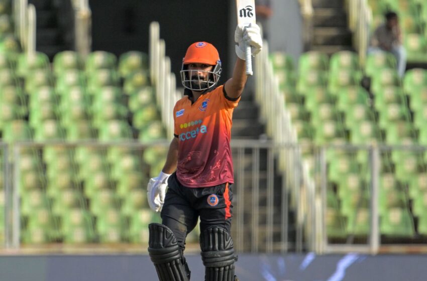 കട്ടക്കലിപ്പിൽ സൽമാൻ; അവസാന 12 പന്തിൽ പിറന്നത് 11 സിക്സറുകൾ